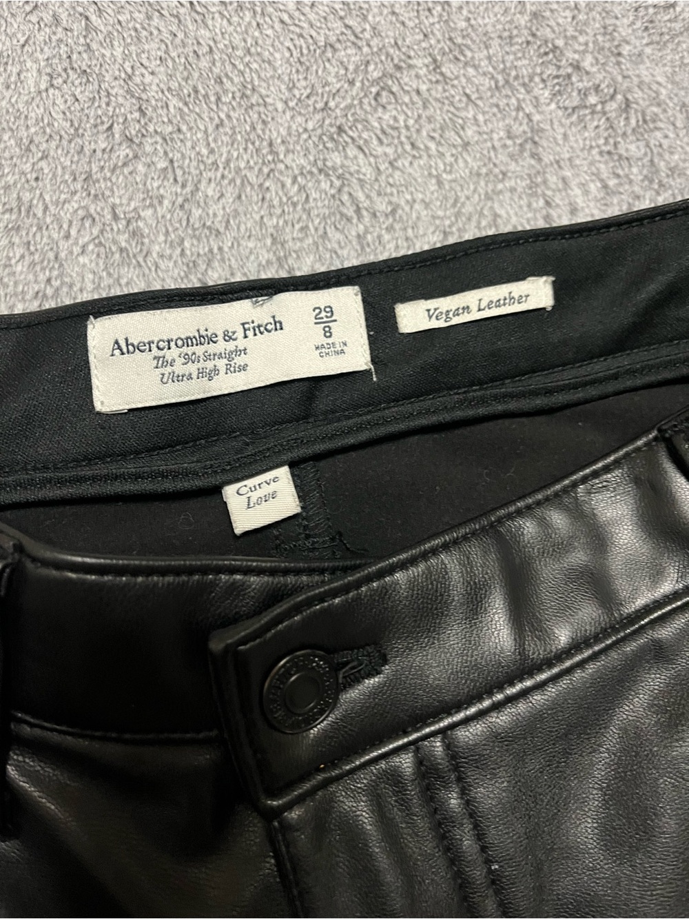 Abercrombie & Fitch Vegan Leather 90’s Straight Leg Pants - Black size 29/8 - Picture 3 of 6
